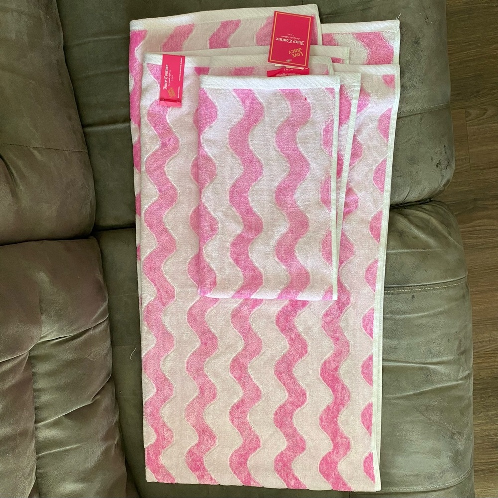Juicy Couture Pink and White Wave Pattern Towel Bundle